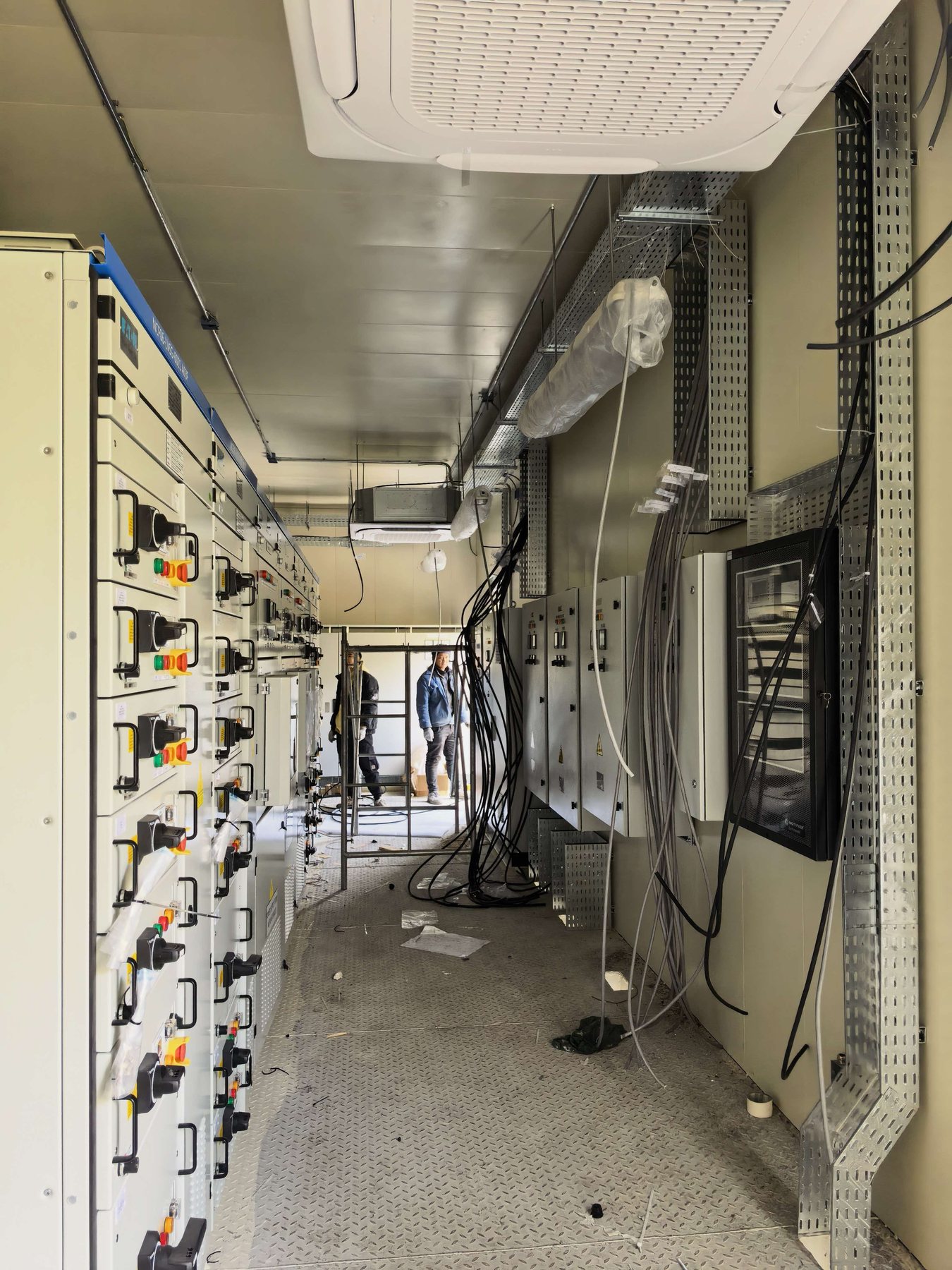 Cable tray and electrical installation work inside a modular E-House