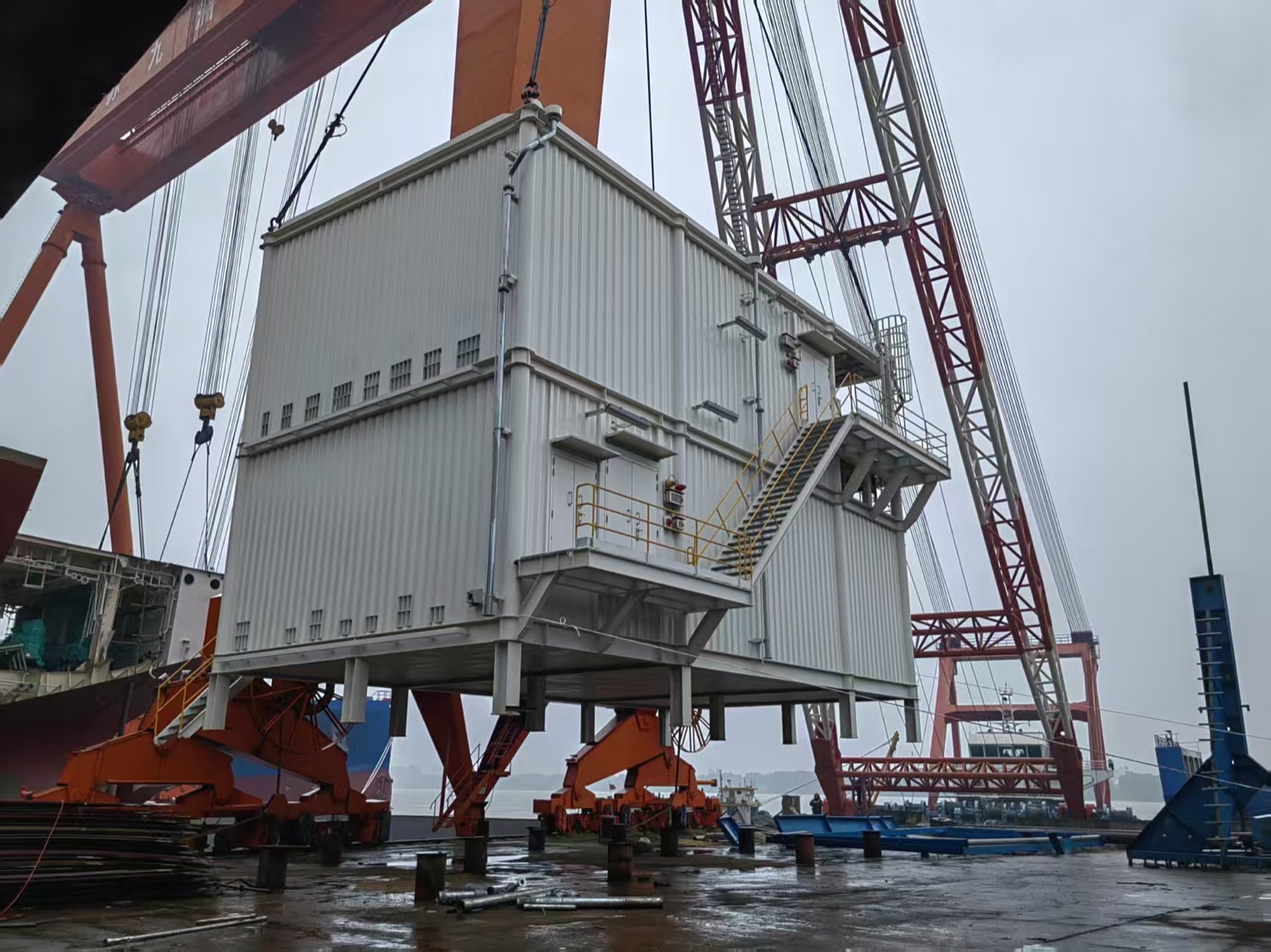 Heavy E-House module lifted in a yard